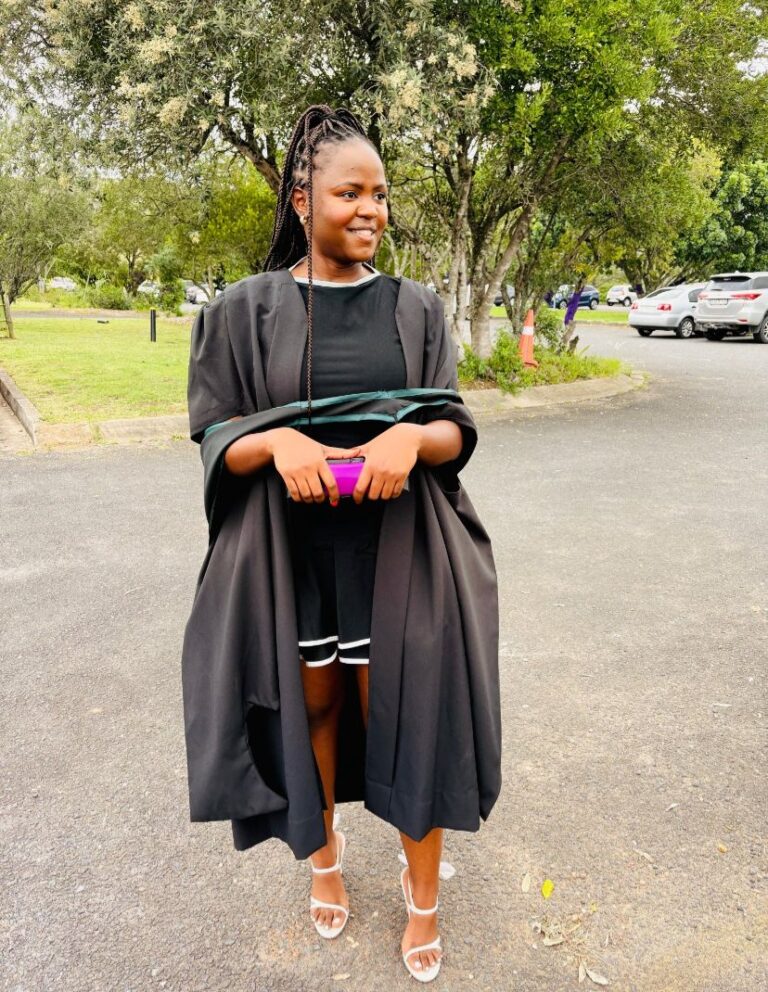 Thobile Ngcamphalala graduated with a Master's degree in Pure Mathematics with Distinction. Source image : Rhodes university